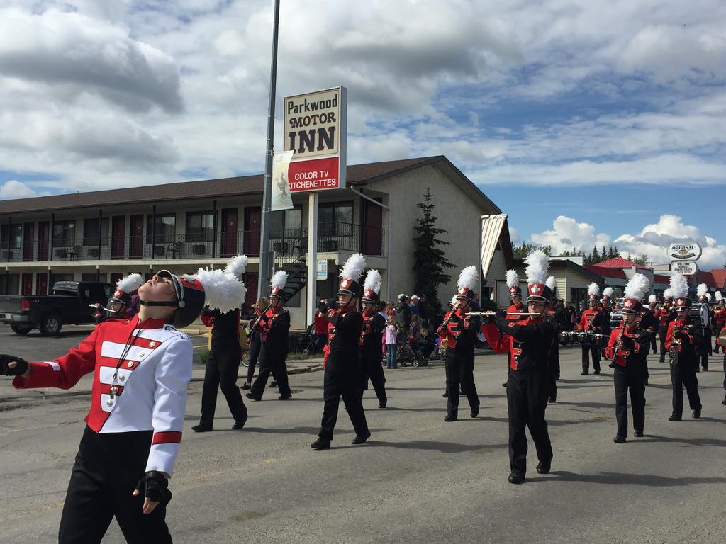 Parkwood Motor Inn Sundre Exterior photo